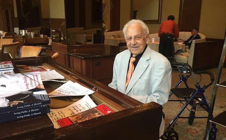 Spritely 100-Year-old Pianist Still Wows NYC Diners Without Missing a Beat 