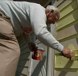 Elderly Man Starts Painting his Run-down Town, Strangers Join in 