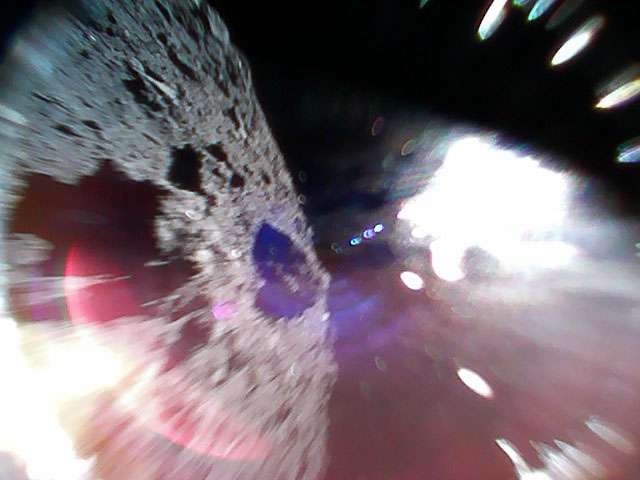 In Historic First, Scientists Have Landed Rovers On an Asteroid and They're Transmitting Photos 